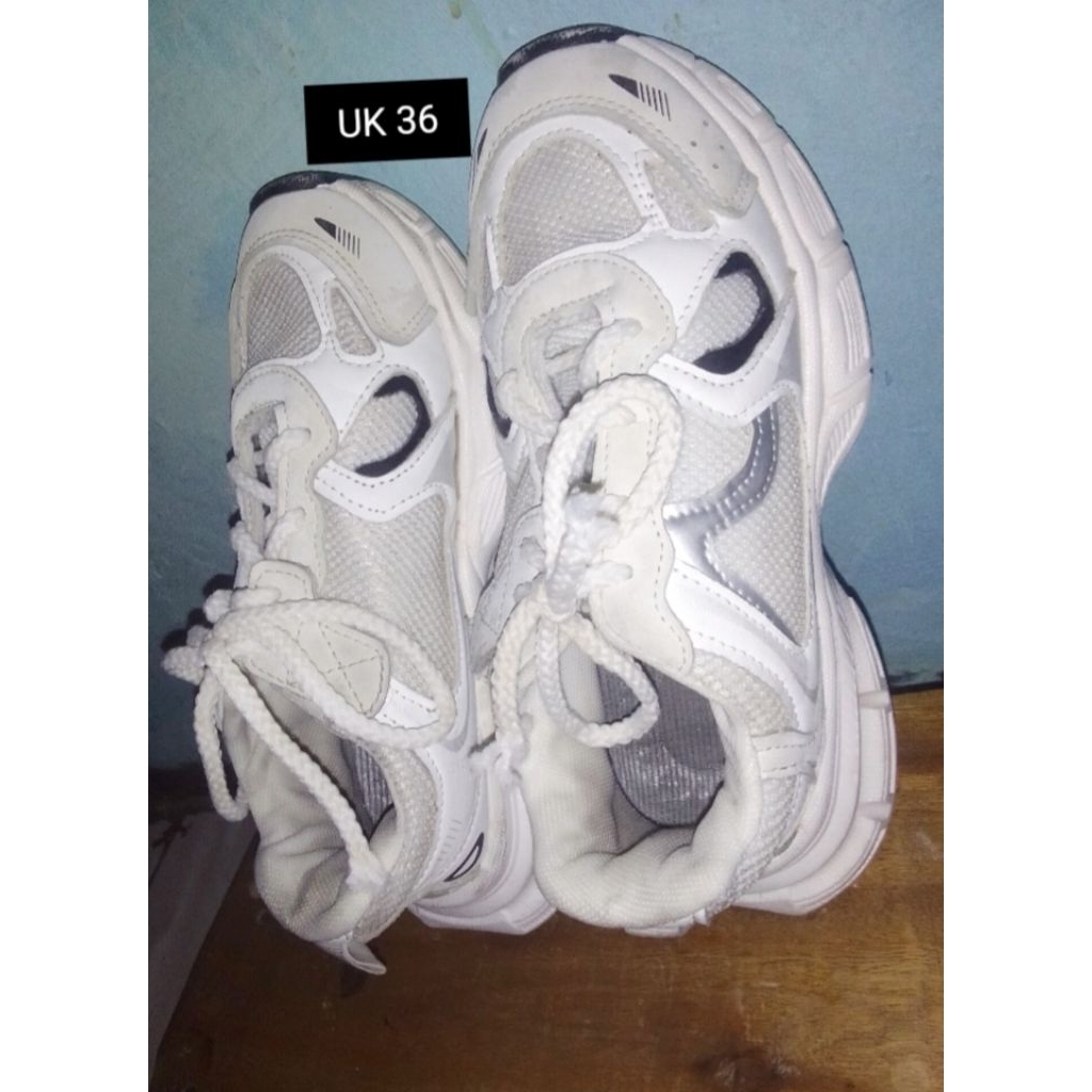 Sepatu Dewasa Perempuan