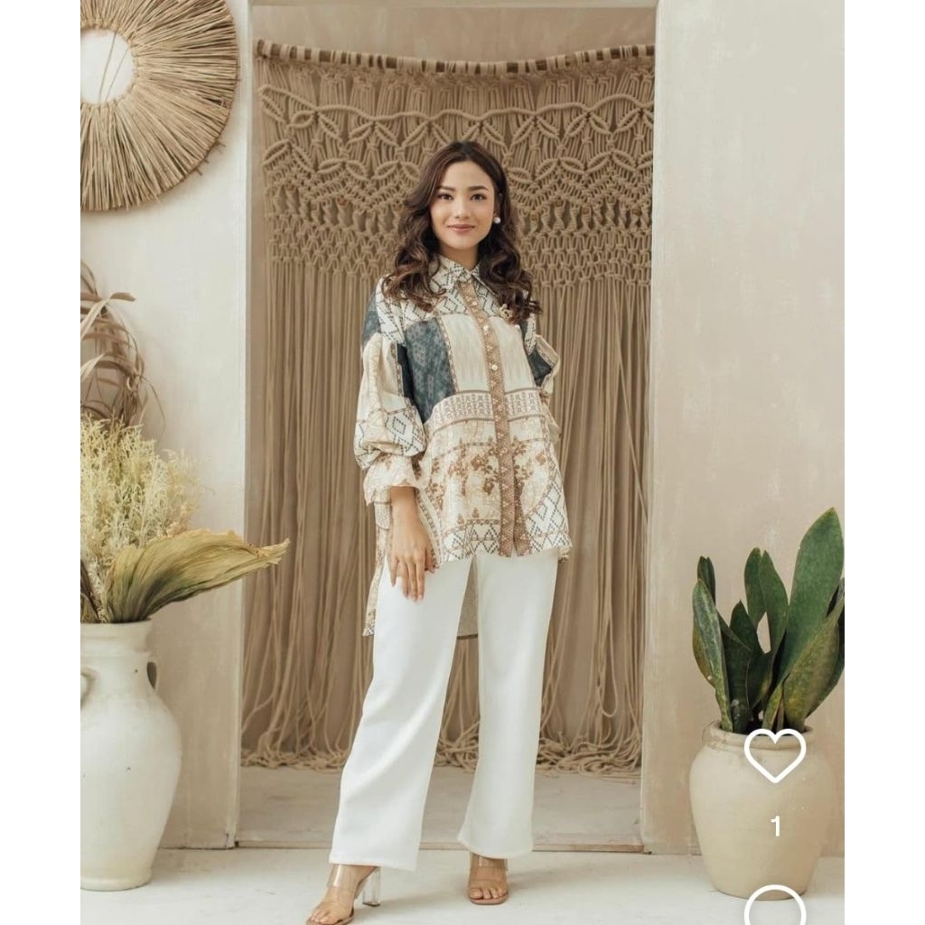 GIA BLOUSE SAND GREY BY WEARING KLAMBY