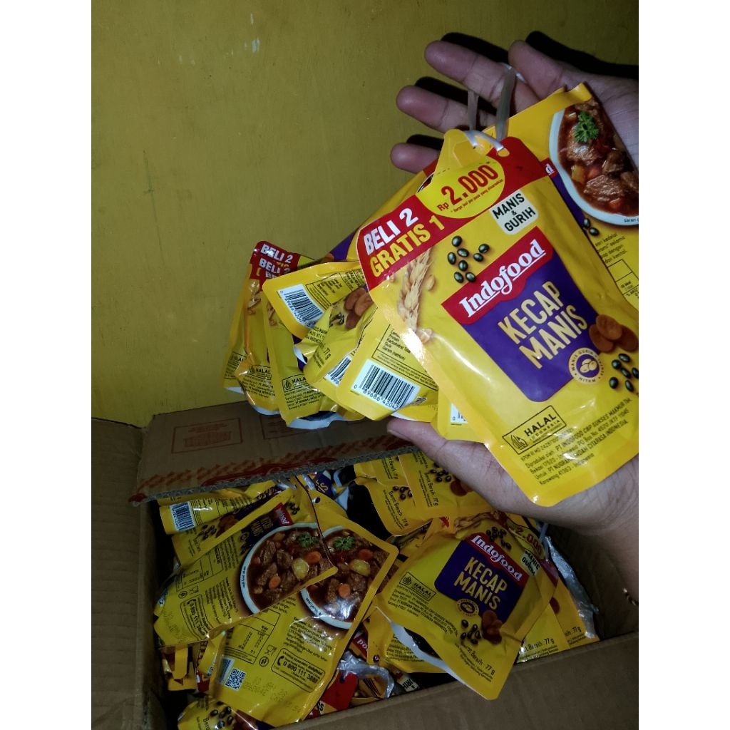 kecap manis Indofood 2000 77gr(1paket 9pc)kecap indofood