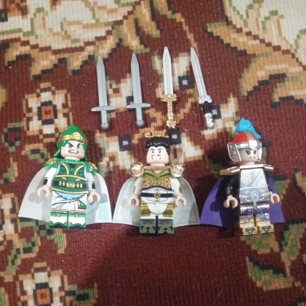 Tiga Minifigure Lego Ksatria