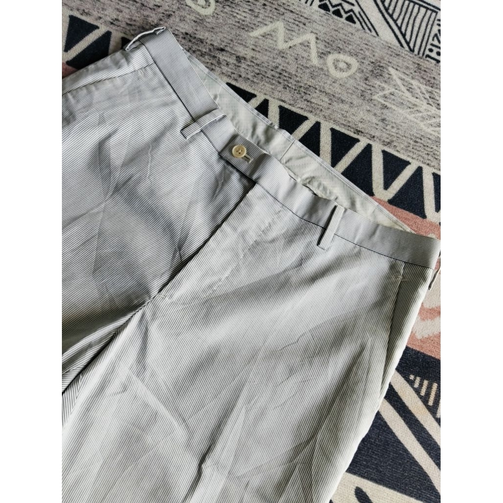 Uniqlo celana pria motif salur