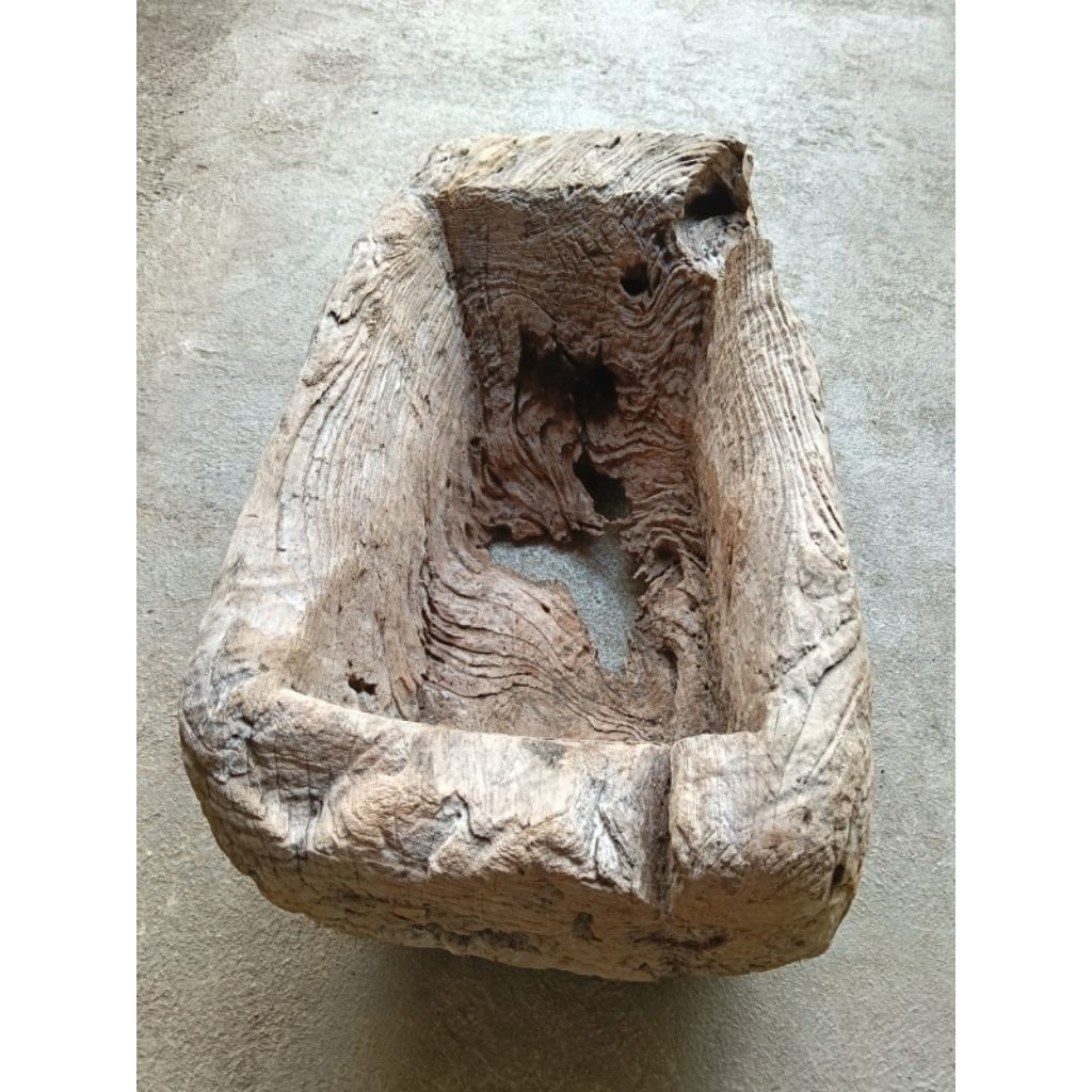 Lesung atau lumpang kayu jati asli tua kuno lawas antik