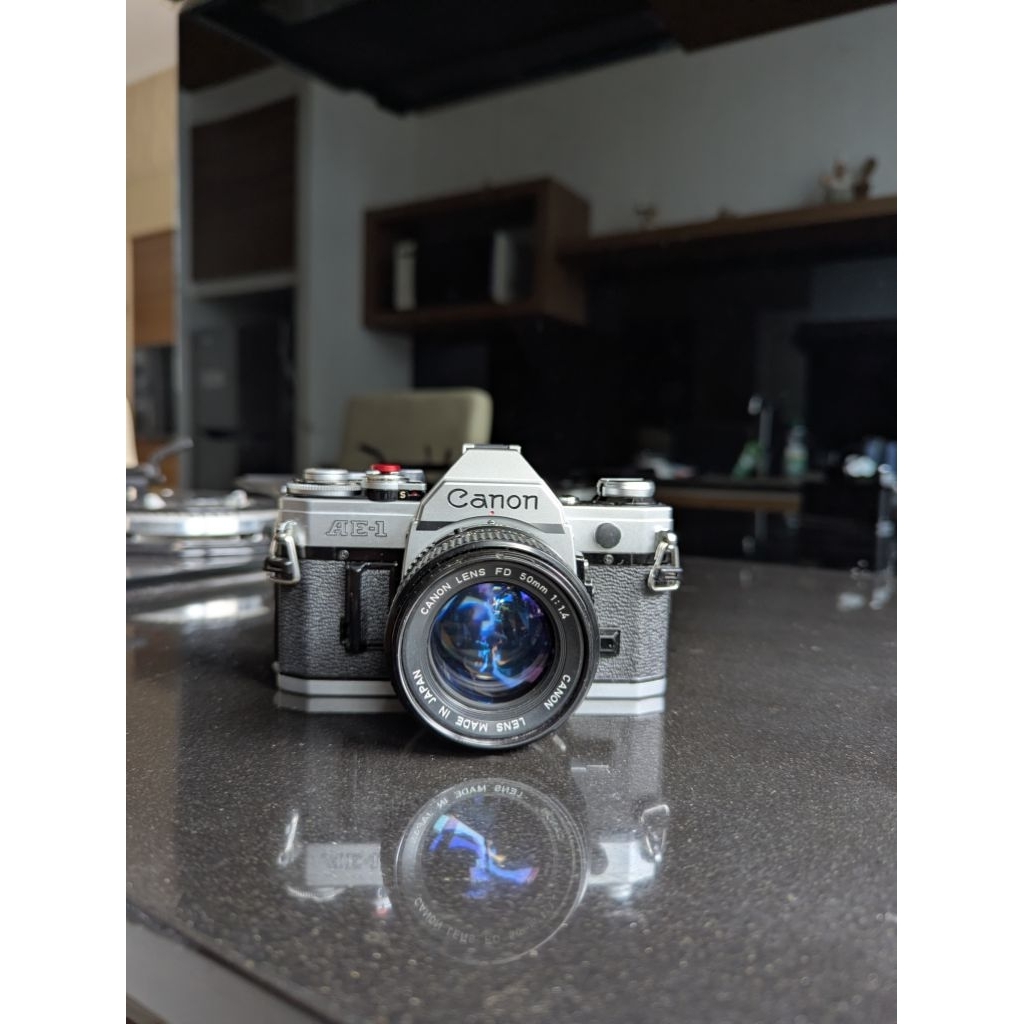 Kamera analog Canon AE 1