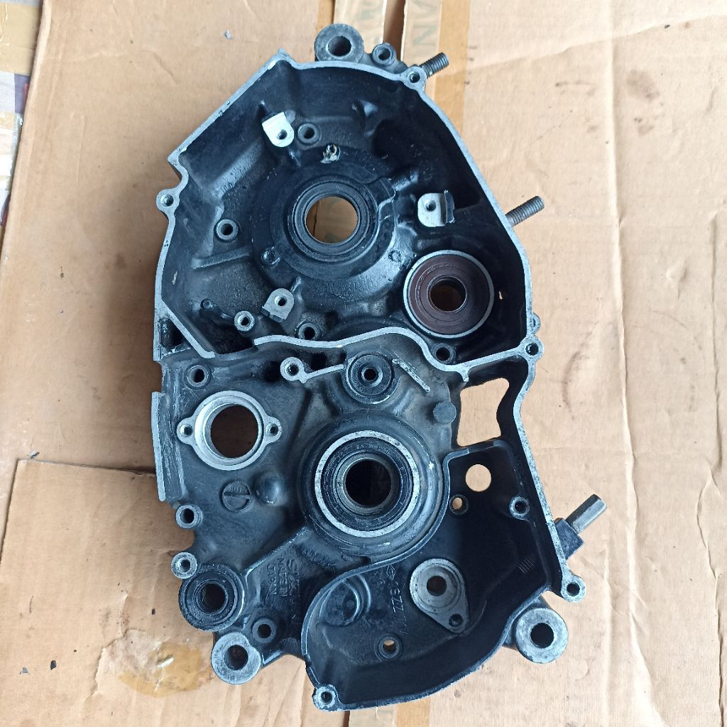 krengkes kalter mesin crankcase kiri Suzuki TXR 150 rgr150 panther txr150 Original