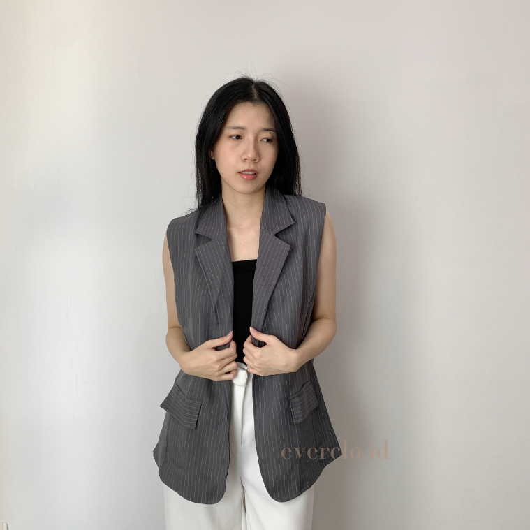 EVERCLO - Jian Sleeveless Blazer - Atasan Outerwear Blazer Wanita Tanpa Lengan Motif Garis-Garis
