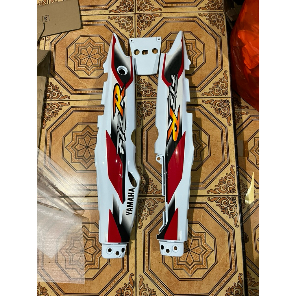 Cover body bodi belakang Fizr Yamaha Fiz r Ardath 2002 merah putih berkualitas terbaik