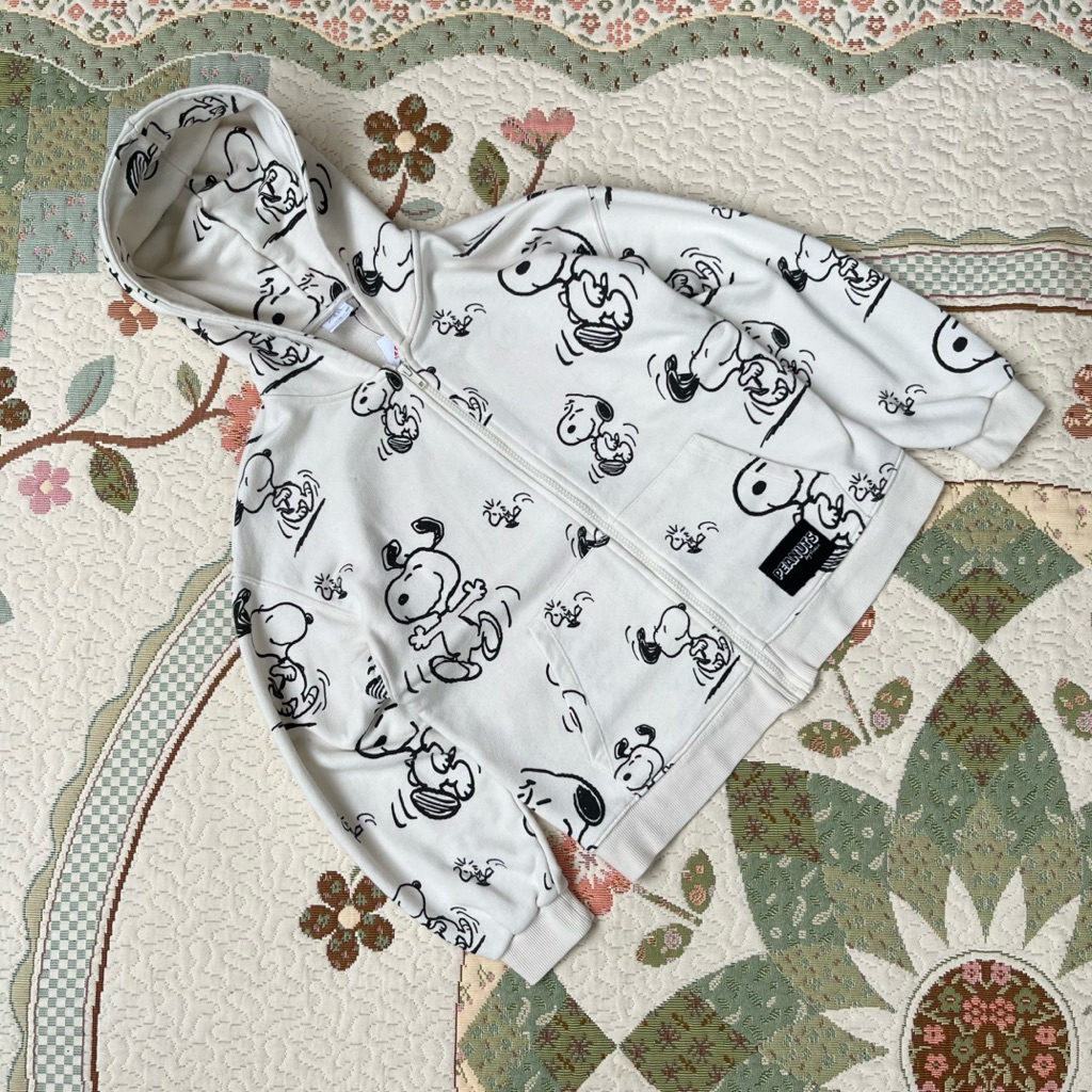 hoodie zara snoopy peanuts hitam putih keren