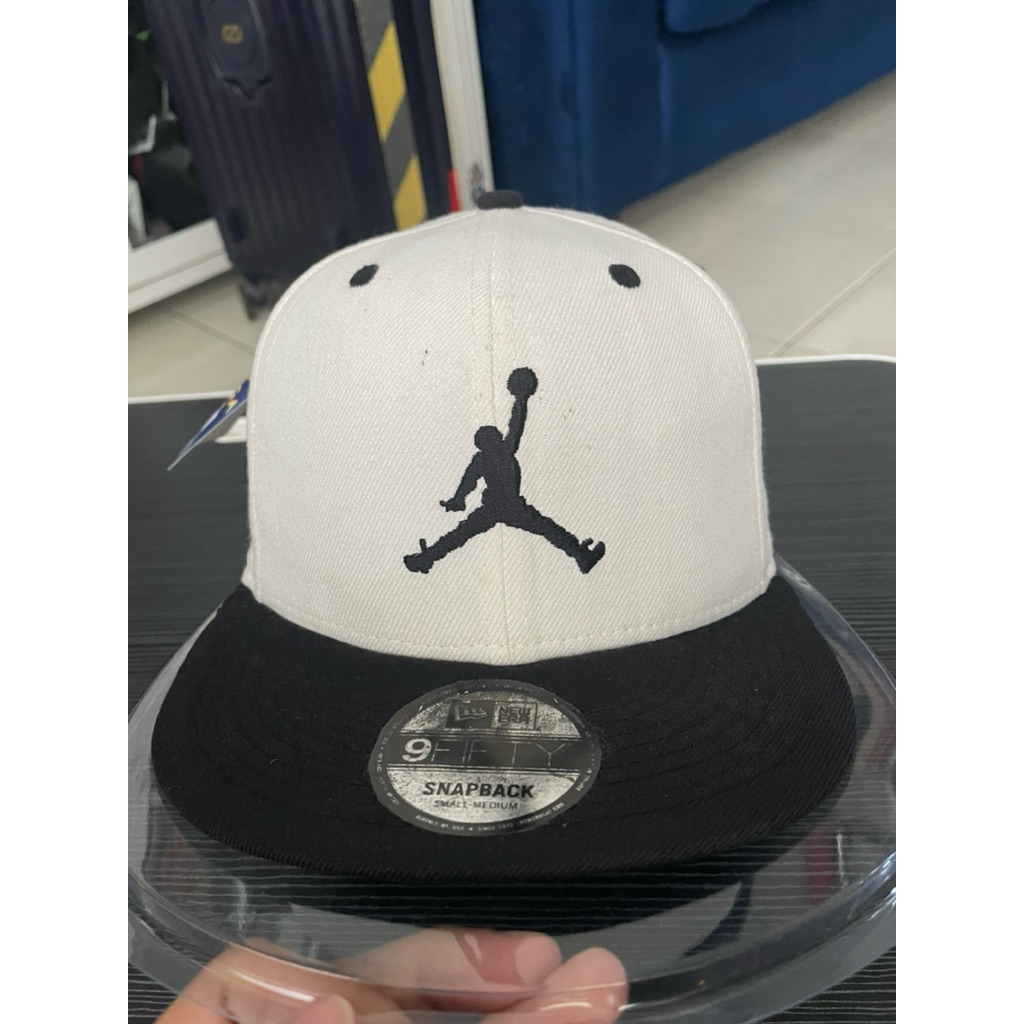 Topi snapback New Era x Jordan Putih Second