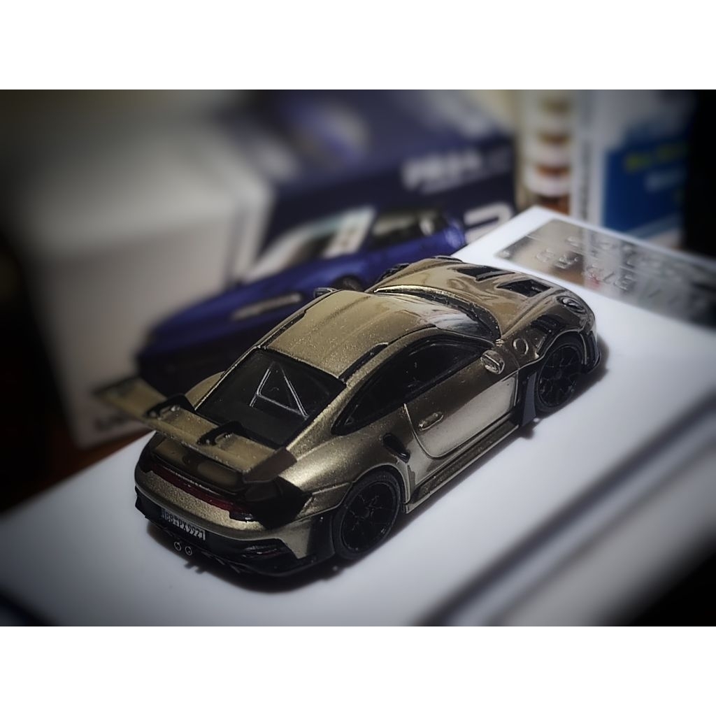 Solo Porsche 911 Gt3rs repaint gold