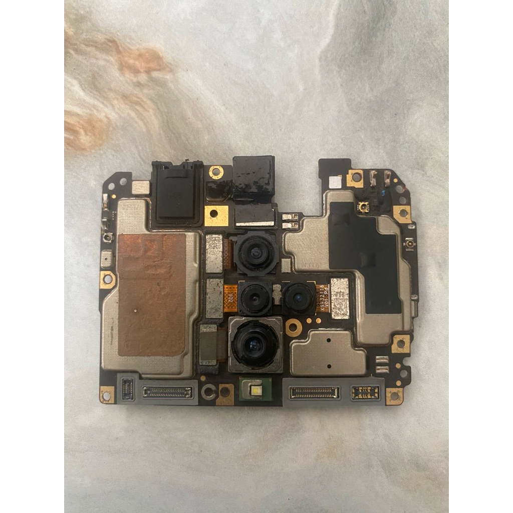 MESIN VIVO S1 PRO 8/128 kondisi mati mesin masih mulus beserta kamera