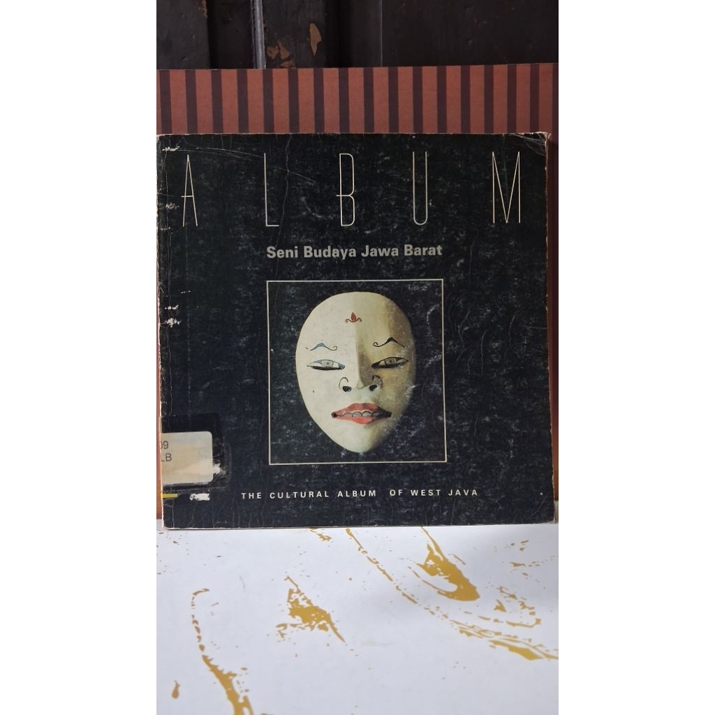Album Seni Budaya Jawa Barat - Departemen Pendidikan dan Kebudayaan
