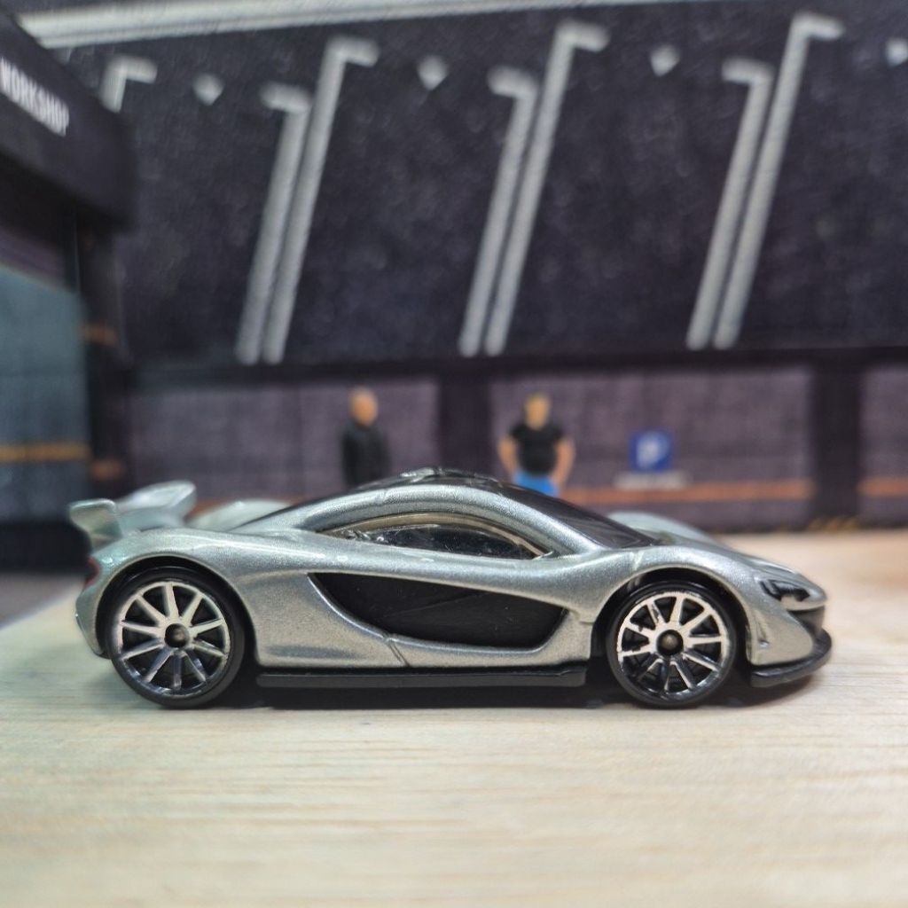 HOT WHEELS MCLAREN  P1 SILVER