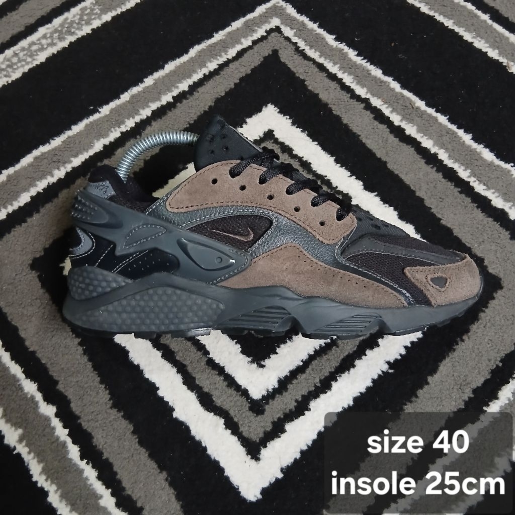 sepatu second N.huarache 'black anthracite'