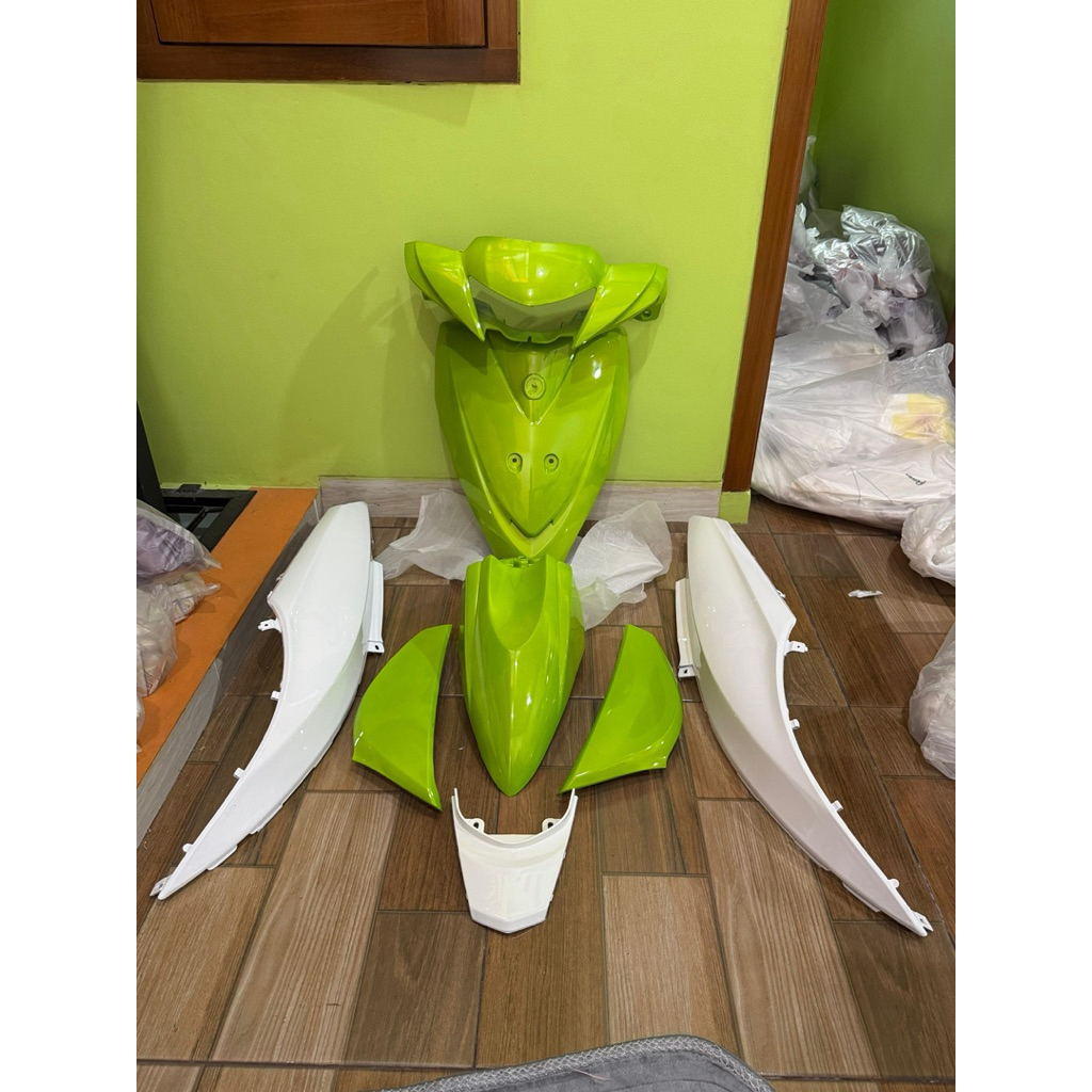 Cover full body halus Mio j warna hijau x putih