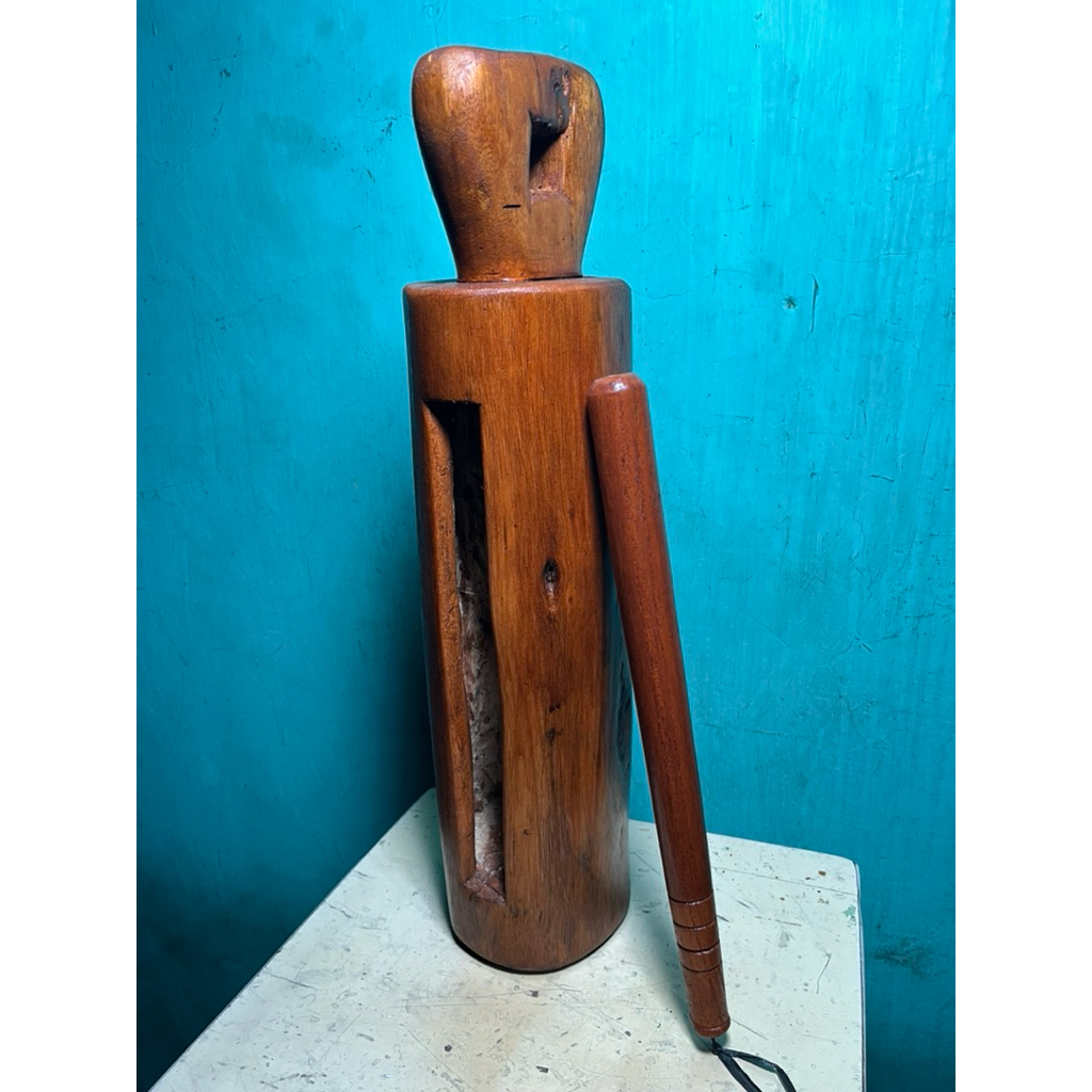 Kentongan kayu nangka dan alat pemukul
