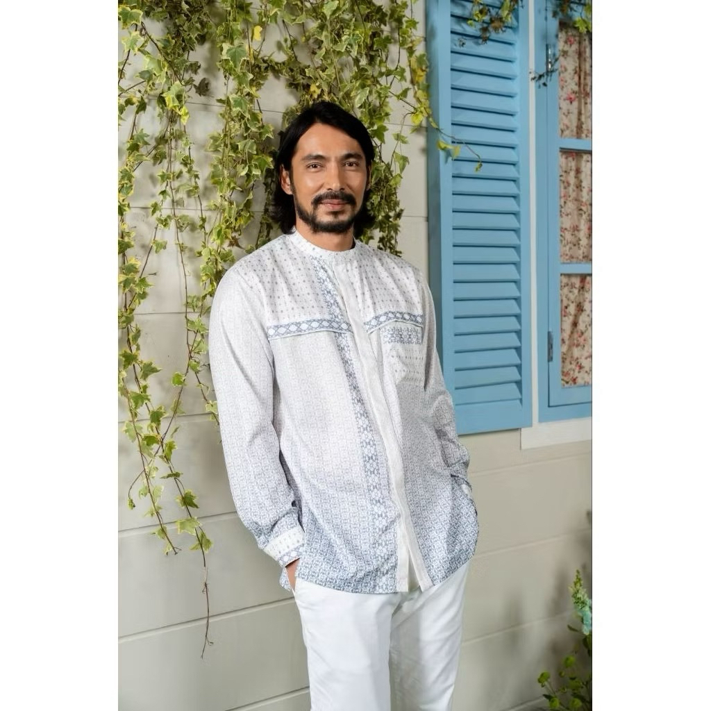 AMERTHA ALUNARA KOKO WEARING KLAMBY