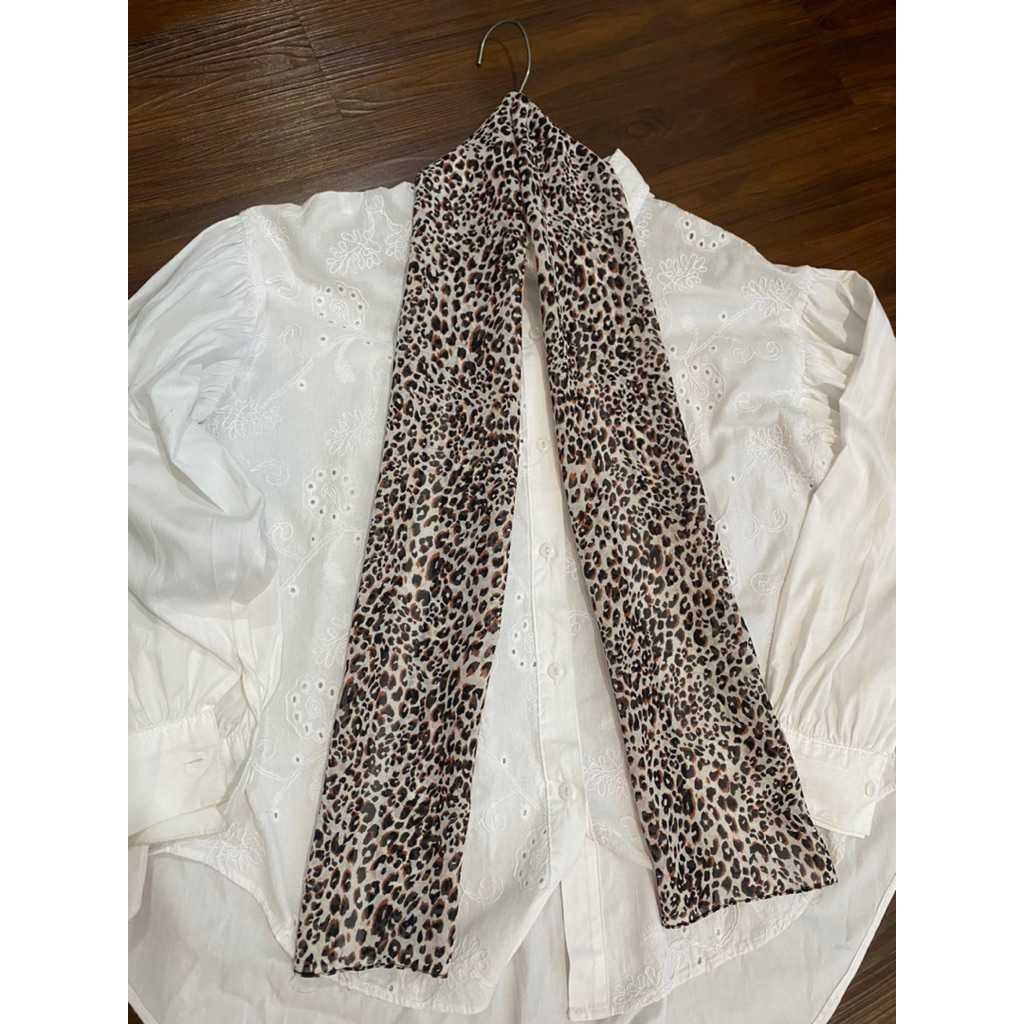 SCARF MACAN TUTUL MOTIF LEOPARD AKSESORIS LEHER CEWE PEREMPUAN WANITA LAKI LAKI OUTFIT SKENA SYALL P
