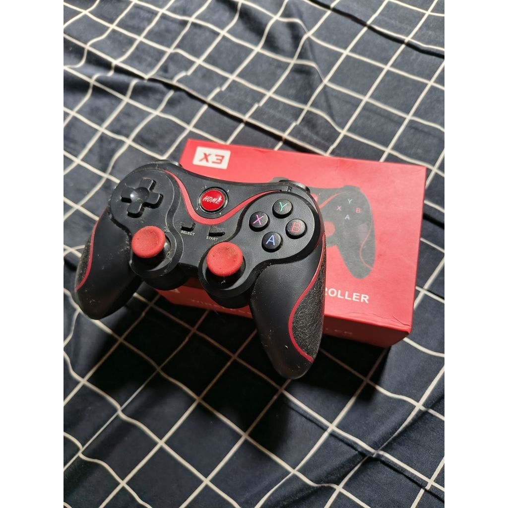 GAMEPAD BLUETOOTH X3 -  KOMPATIBEL UNTUK ANDROID, KONDISI BEKAS PAKAI.