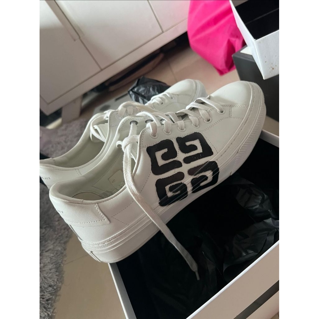 Sepatu Givenchy size 42