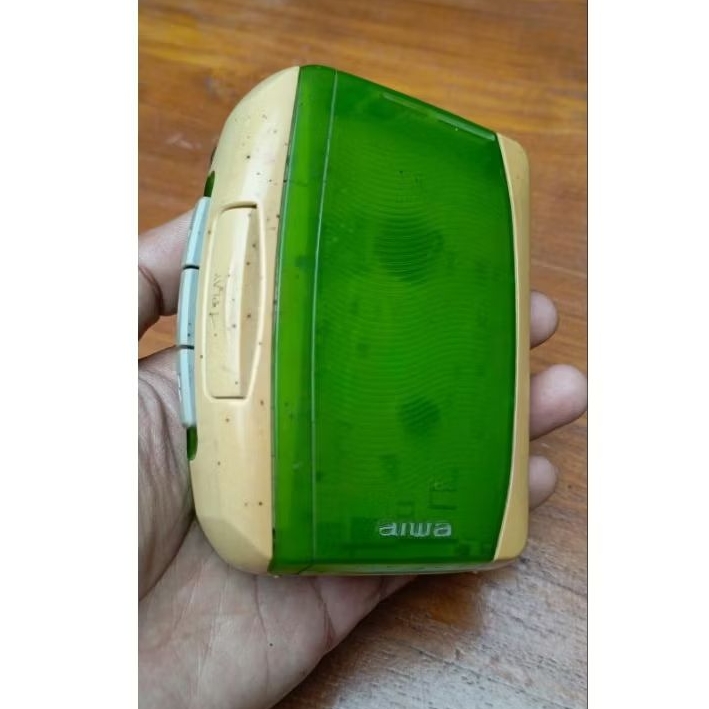 walkman hijau aiwa antik jadul mati
