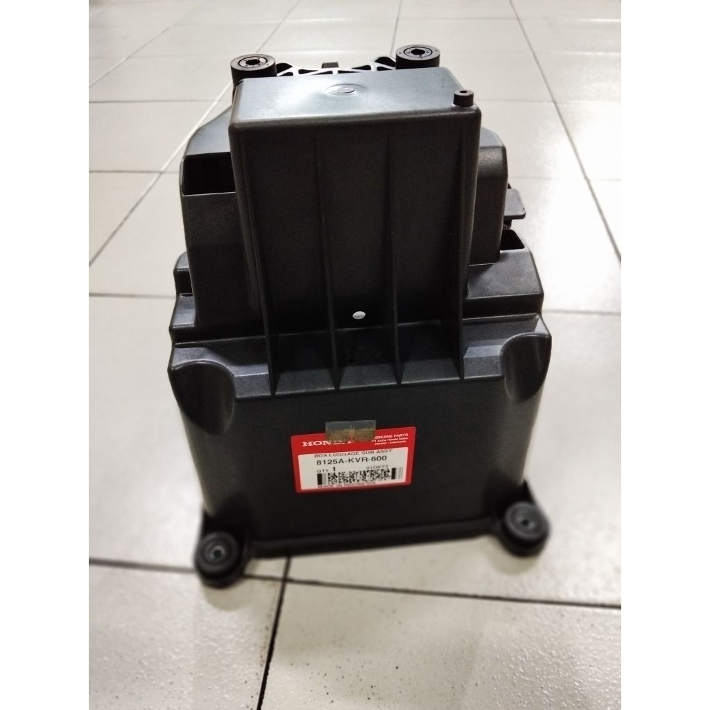Box luggage sub Assy atau Bagasi barang untuk motor Revo 100cc number part 8125AKVR600