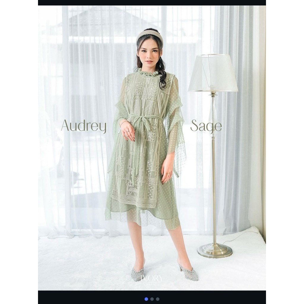 PRELOVED Ivory Studio Basic