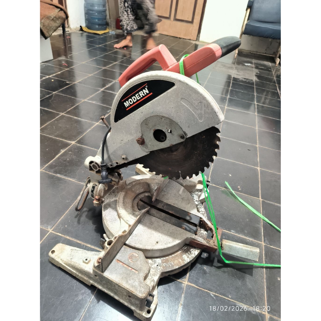 Miter Saw Modern Mesin Potong Aluminium modern 10 inci Bekas