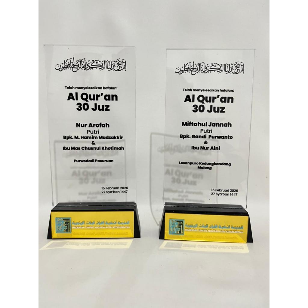 Plakat Akrilik Tatakan Kayu + Box PLAKAT AKRILIK CUSTOM TATAKAN KAYU HITAM