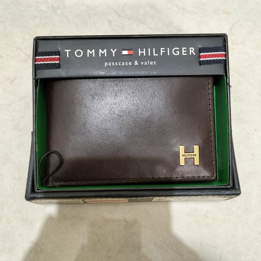 Tommy Hilfiger Dompet Original Leather Wallet Passcase & Valet