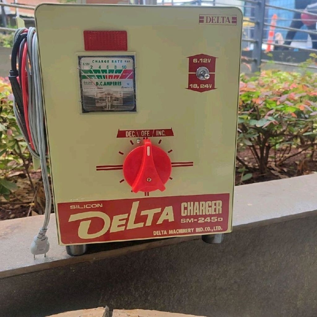 Battery Charger DELTA 5A SM 245D