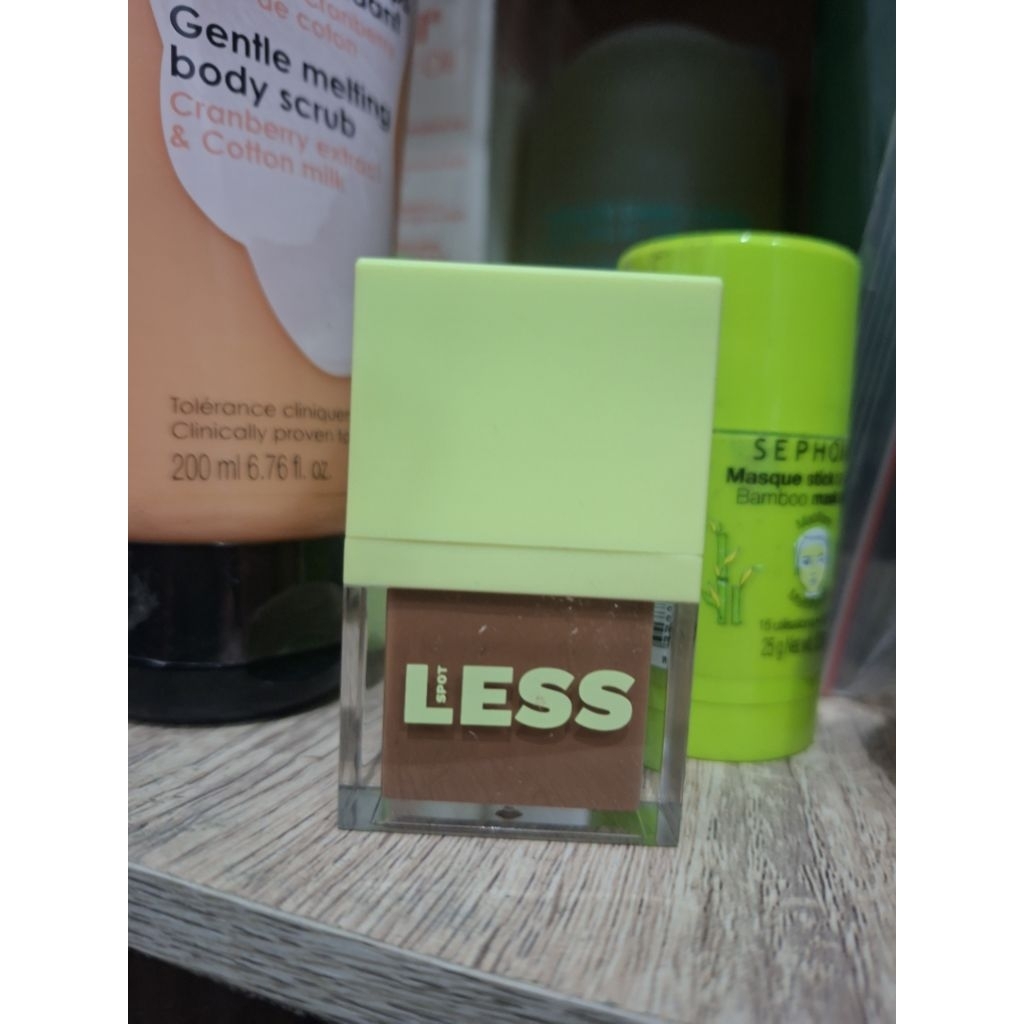 *NON DUS* SPOTLESS MAD serum concealer shade N3