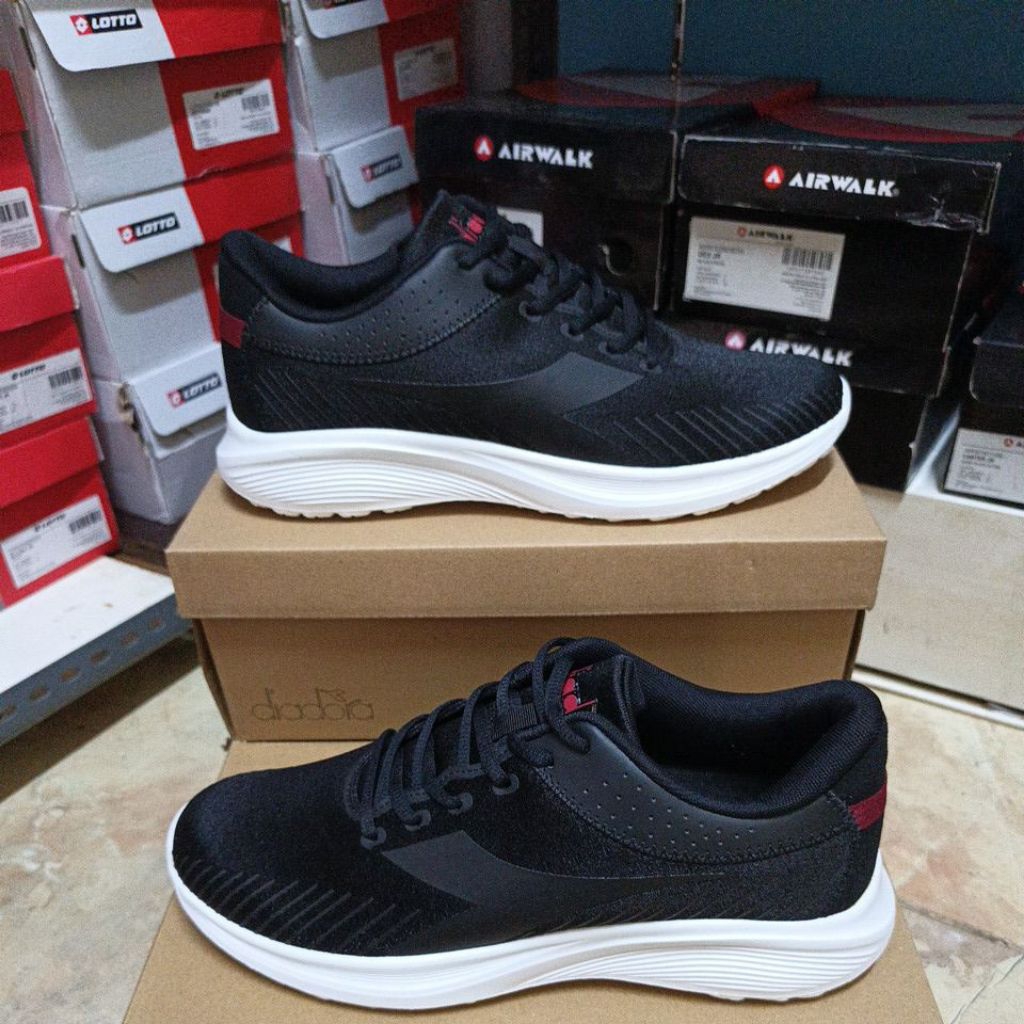 Sepatu Olahraga Diadora Nevan Black Original Resmi sport station