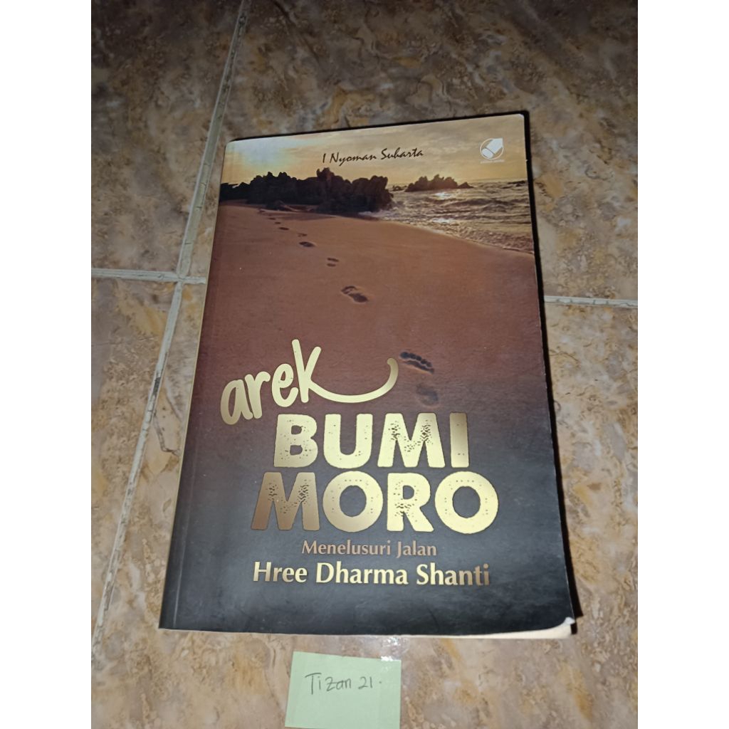 Buku arek Bumi Moro Menelusuri Jalan by Hree Dharma Shanti