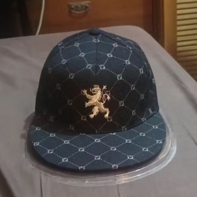 topi XLarge, Snapfitted 57cm, Official tag.