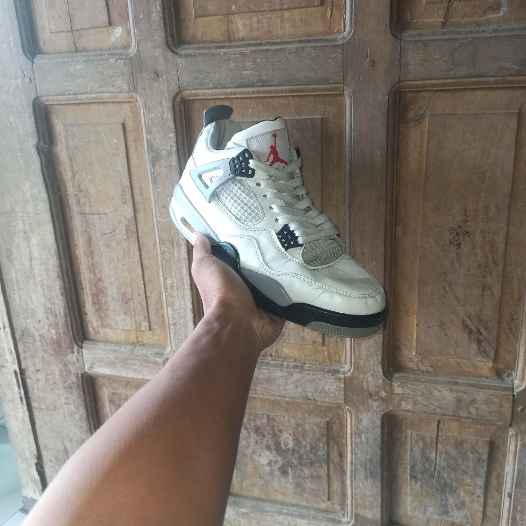 sepatu basket second air Jordan 4 size 42