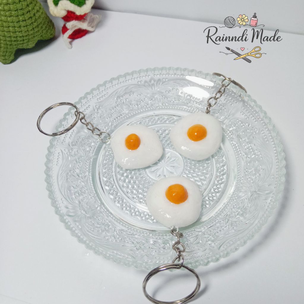 Gantungan kunci clay telur mata sapi - gantungan kunci telor ceplok handmade - clay keychain - air d