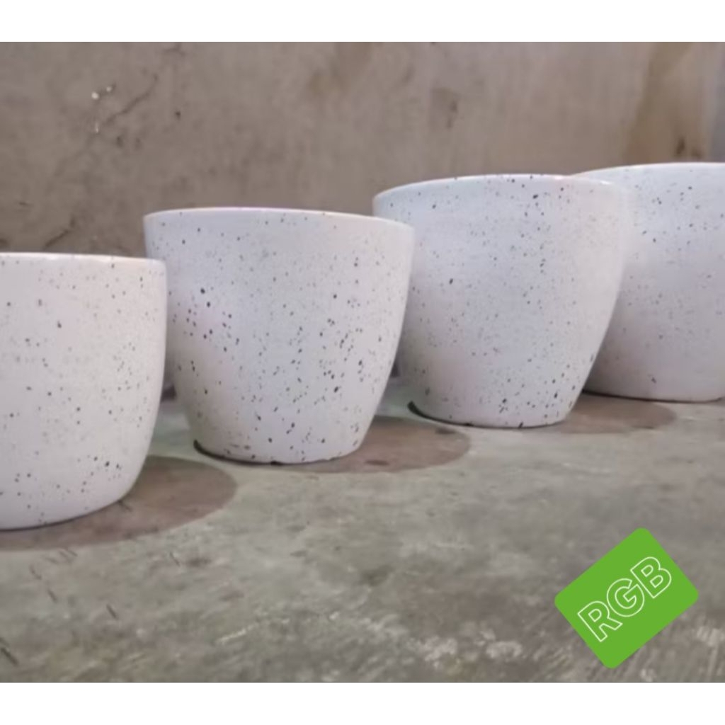 Pot Gerabah Oreo Bintik Putih, Pot Bunga, Pot Tanah Liat Putih. RGB.