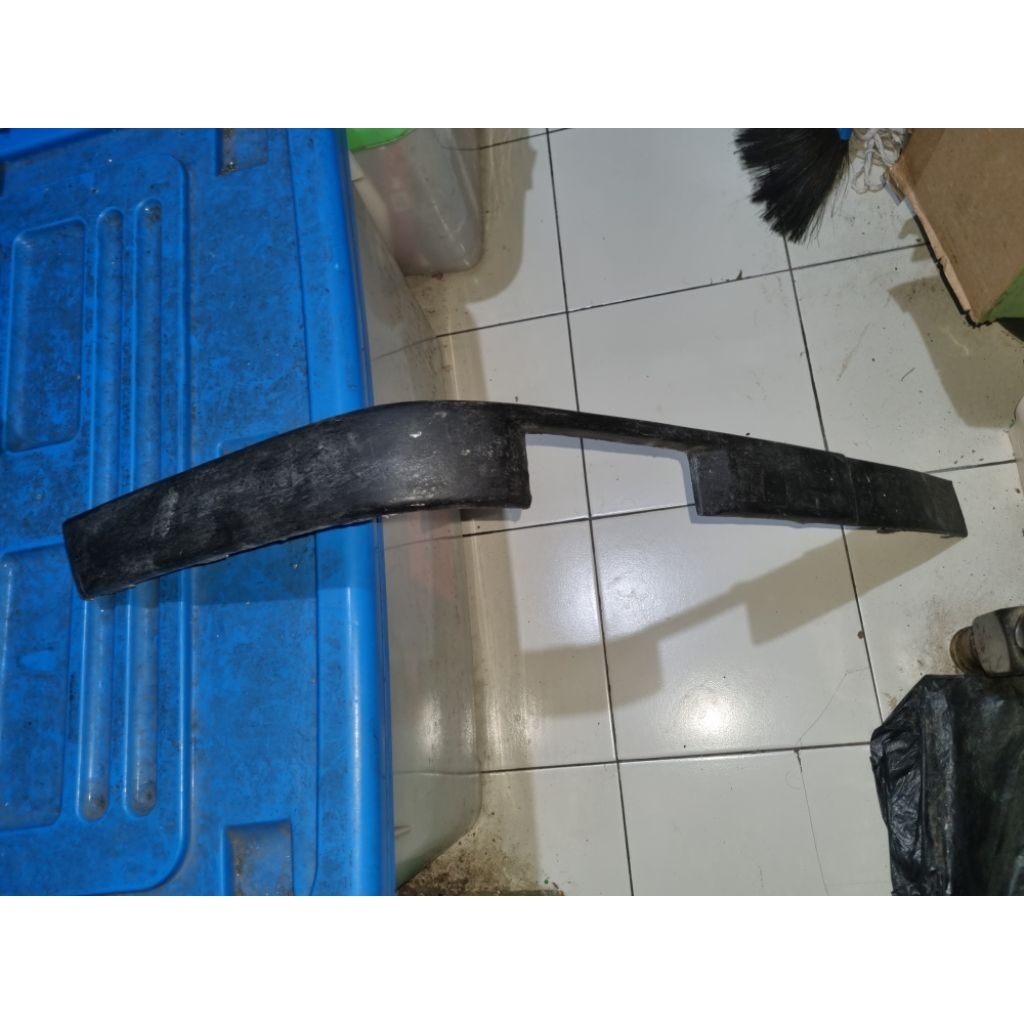list bumper depan bmw e30 kanan