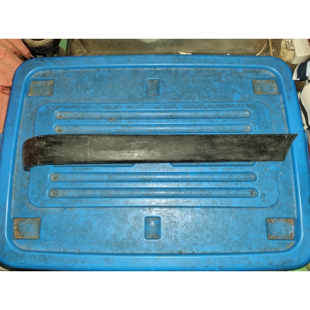 list bumper belakang  bmw e30 kanan