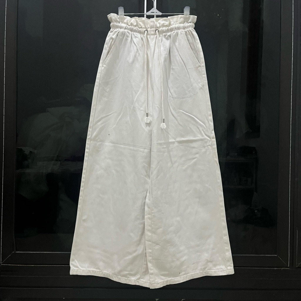 GU Jeans Wide Kulot Super Gombrong Kriwil Broken White