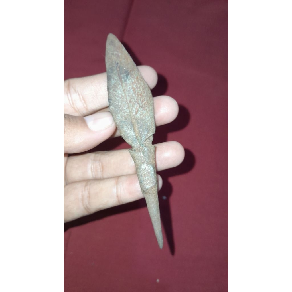 pusaka tumbak bulu ayam