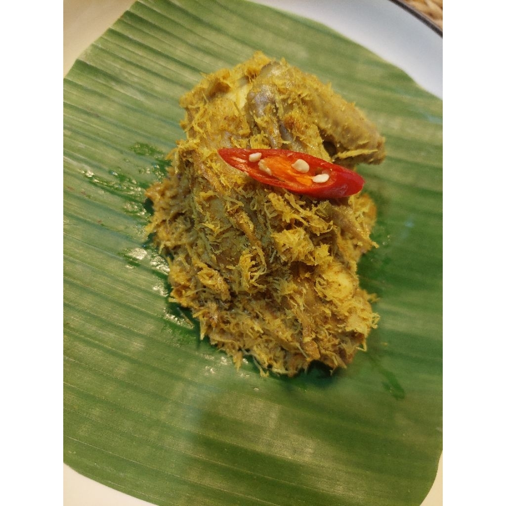 Ayam Serundeng Dada dengan bumbu kuning alami