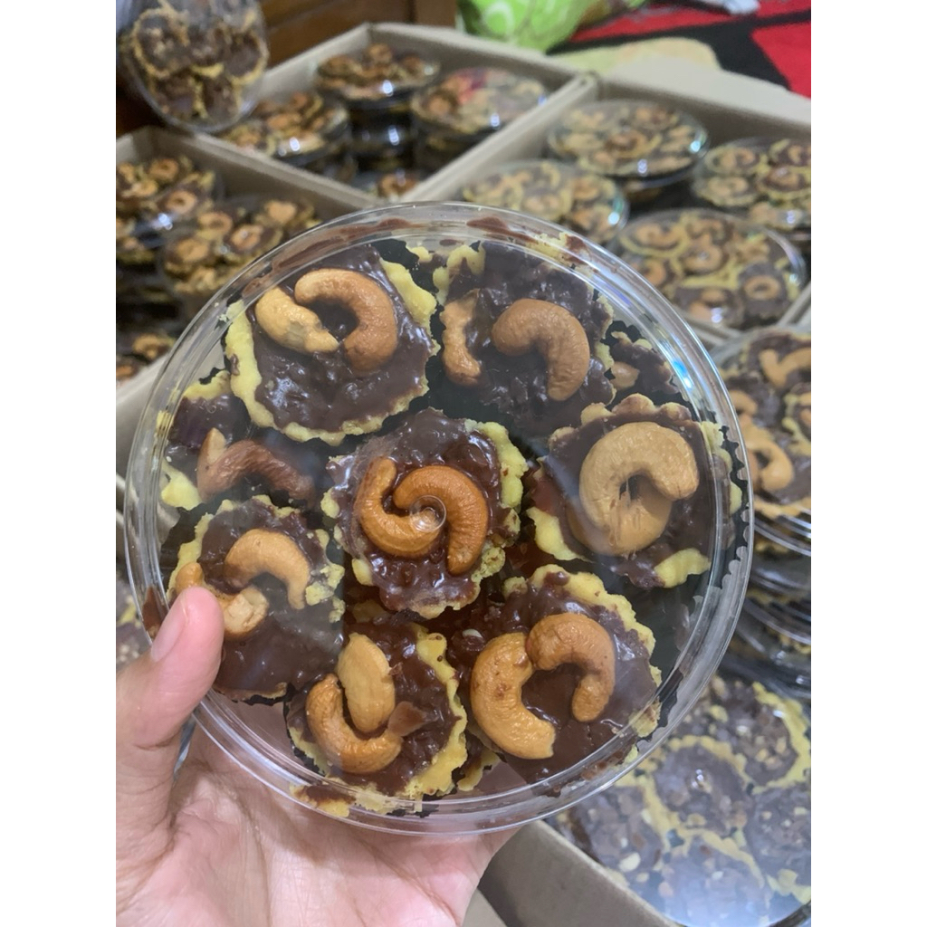 Pie Mini mete, silverqueen, almond enak manis coklat