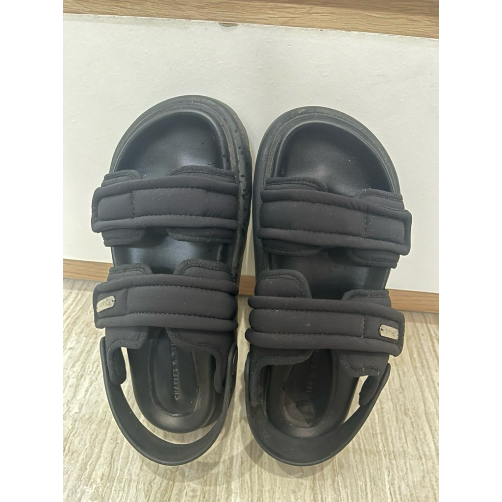 PRELOVED charles and keith