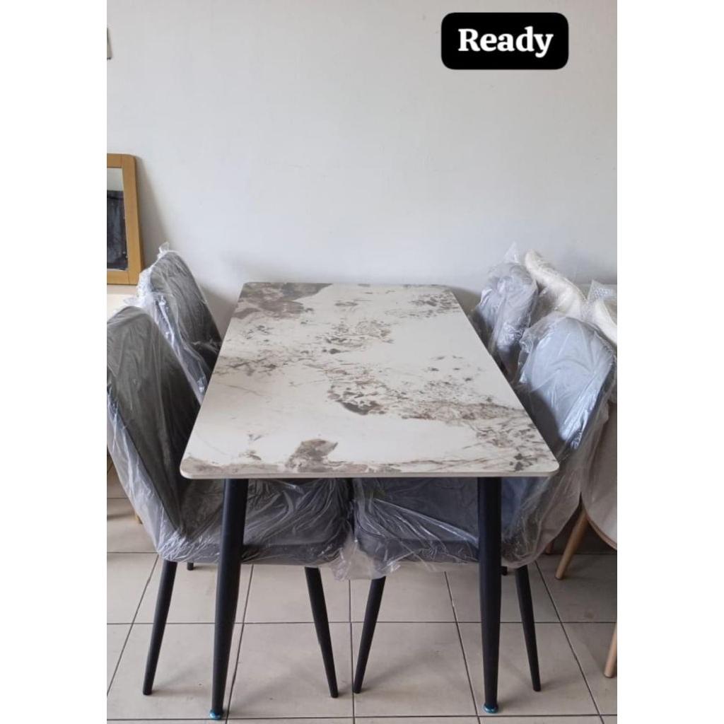 1set meja makan 4 kursi