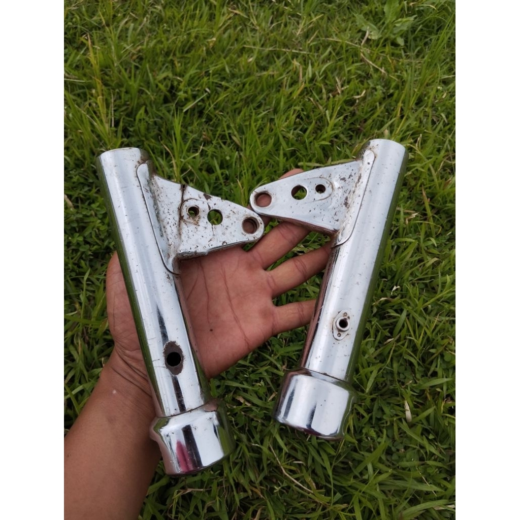 breket dudukan kupingan lampu original cb125s cg125