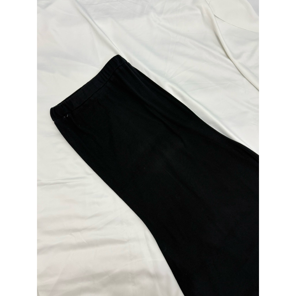 Preloved Lure Knit mermaid skirt by leody - rok panjang wanita rib knit black