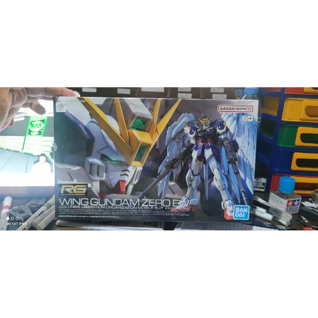 RG Wing Gundam Zero EW Bandai