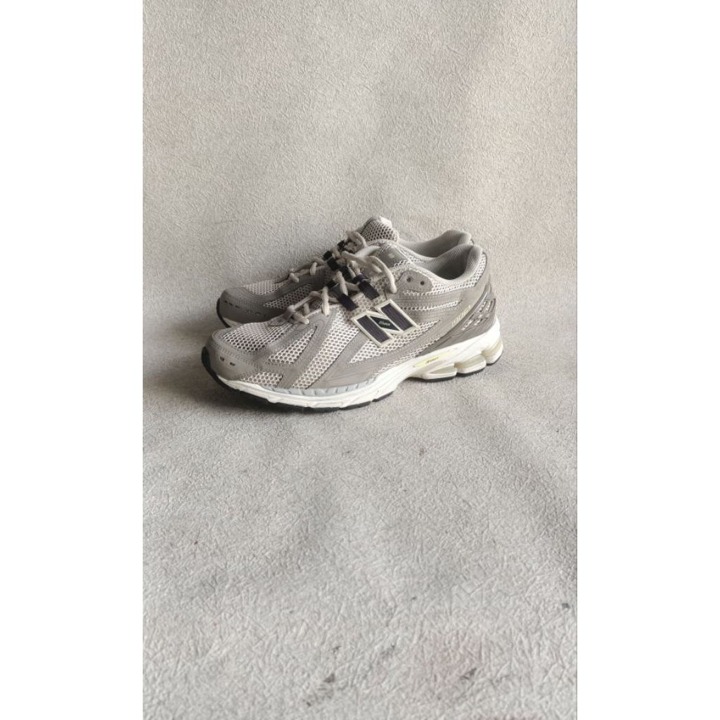 sepatu second branded NB size 45