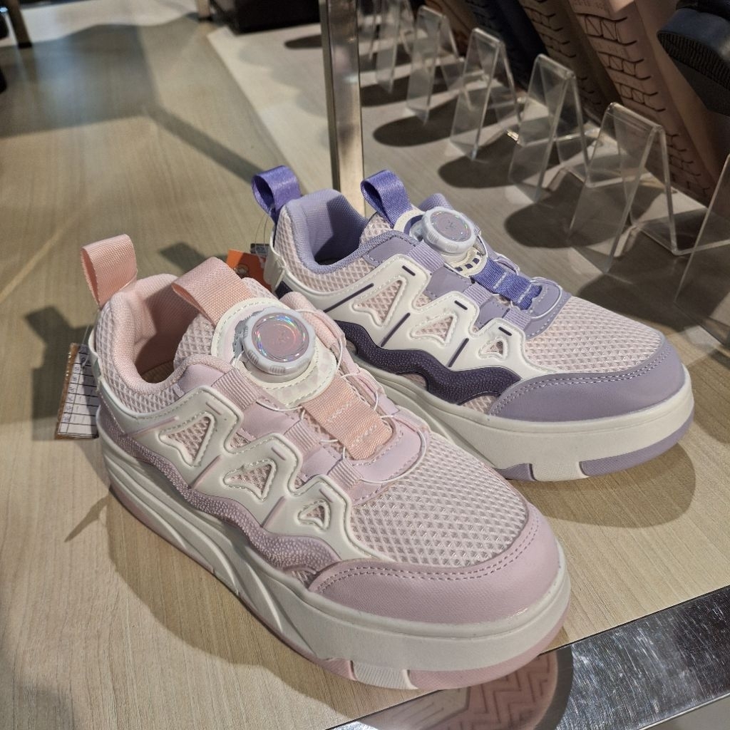 Yongkidz sepatu sneaker/sepatu roda anak perempuan new arrival comfort & ori size 33-38